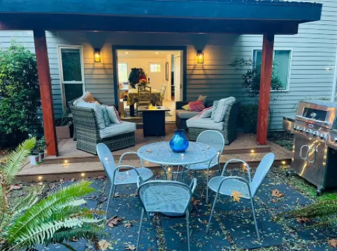 Contemporary 3bedroom / 2 bathroom house close to UO