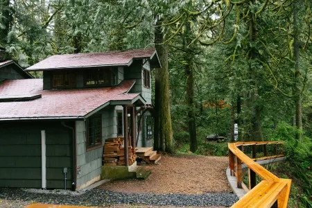 Three waterfalls, a river and Lodge.