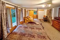 Private Forest Lodge Near Silverwood Theme Park - Sleeps 10