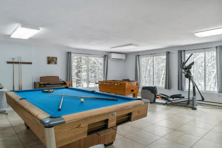 Beautiful Lake Front Home Отели в г. Литчфилд