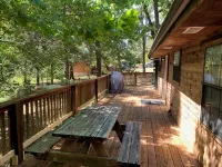 Beautiful Log Cabin. Sleeps 2-8. Reds Landing Boat Ramp .5 mi Away. A+ Fishing.