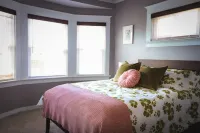 Private 5BR 1920's Charmer Minutes from Downtown - balcony