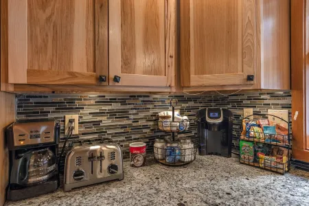 luxury log home mins from Lake George, w/ heated salt water pool!