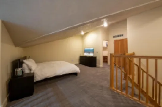 Top-Floor Condo w/ Mountain Views, Loft, Heated Garage – Sleeps 5