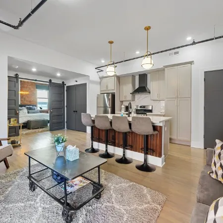 Timeless Loft -OTR -TQL w/ FREE Parking