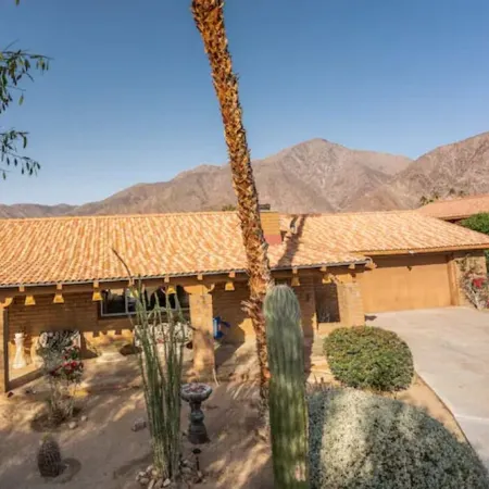 La Paz - Adobe desert home on 6 acres, hot tub, cowboy pool, hiking