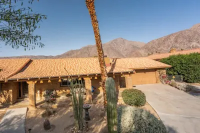 La Paz - Adobe desert home on 6 acres, hot tub, cowboy pool, hiking