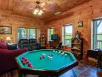 Log Home with Amazing Views of MT. Mitchell/Fireplace /Hot Tub/Pet Friendly Hotels in Broad River