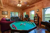 Log Home with Amazing Views of MT. Mitchell/Fireplace /Hot Tub/Pet Friendly