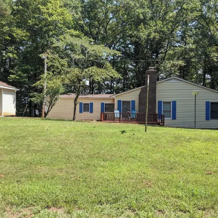 Sunrise Cottage on Lake Gaston is great for families and fishermen alike!