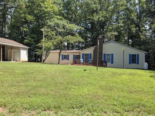 Sunrise Cottage on Lake Gaston is great for families and fishermen alike!