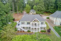 Lakin'ItEasy: Best Dock on lake, upper deck, and Boat slips open. Amazing Views!