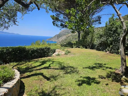 Argentario - Villa with sea view, garden with private pool and total quietness