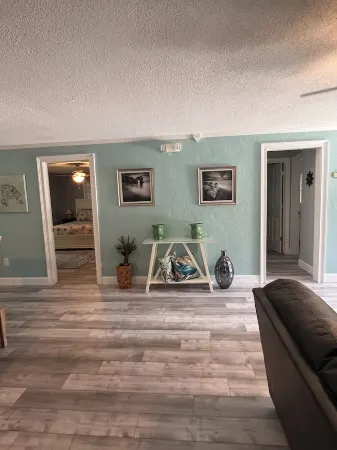 Home close to Indian Rocks Beach and Taylor Park Отели рядом с достопримечательностью «Парк Лейк Вилла»