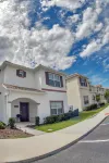 Minutes from Disney 5-bedroom townhome with pool and waterpark in Kissimmee Các khách sạn gần Gator Park