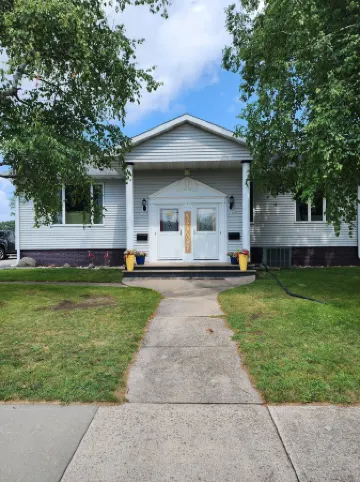 Charming 3+ bdrm 3 bath house in Oshkosh on Sawyer Creek & Fox River near EAA