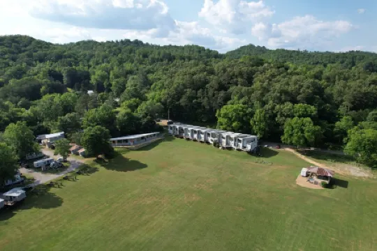 Unique Outdoorman's Dream! 25 Minutes to Chattanooga! Full Kitchen! Unique Stay