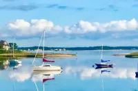 2 Bedroom Hamptons Waterfront Cottage Rental Hotels in Hampton Bays