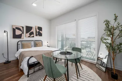 Tranquil Studio Haven with Private Balcony! Hotels in Southside