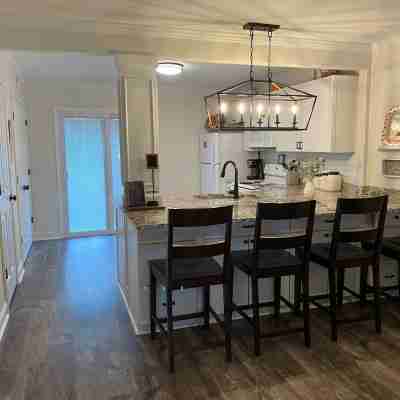 Adorable & recently renovated condo within walking distance to downtown Clemson. Others