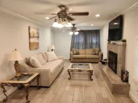 The Oasis in Murray Hill - Centrally Located- sleeps 8-  WiFi-Cozy-Free Parking