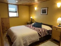 Village Nook,1 BR Apt.-on the Rail Trail, easy walk downtown. Hotels near Robert Louis Stevenson Cottage