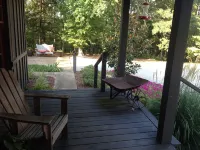 Peaceful Cabin on 8 wooded acres 3 Miles From MSU Campus
