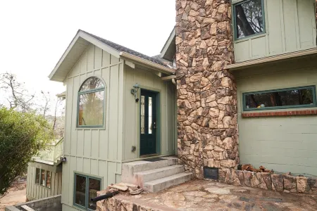 Beautiful and spacious A Frame "Cabin" in Kernville near river and lake isabella Отели рядом с достопримечательностью «оз. Изабелла»