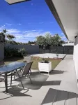 Gold Coast Comfort – Stylish 1-Bedroom Retreat Near Beaches, Cafés & Lake