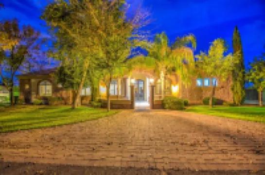 The Grand Resort, 1 Acre PropertyHuge Outdoor Space to Relax in the Sun