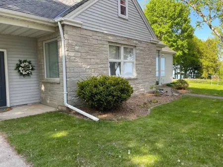 Roomy Quiet Home Overlooking Lake Michigan Отели рядом с достопримечательностью «Kewaunee County Sheriff's Residence and Jail»