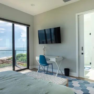 Oceanfront 4-bed Villa with private pool. Weekly discount for spring and summer.