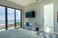 Oceanfront 4-bed Villa with private pool. Weekly discount for spring and summer.