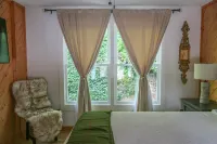 Highlands, NC - Cozy fireplace 3 min to posh Main Street, or majestic Dry Falls!