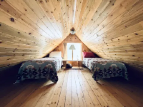 Trapper Cabin, Greyhouse Inn Vacation Rentals Hotels in Lemhi County