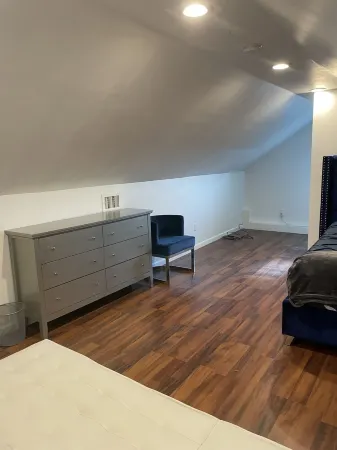 beautiful Modern apartment, close to everything ! Отели рядом с достопримечательностью «Публичная библиотека Хиксвилль»