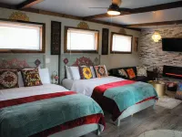 Aladdin Inspired Fairytale Cabin Hot Tub 3 Miles from Hocking Hills State Park Hotels in Swan Township