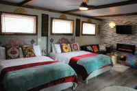 Aladdin Inspired Fairytale Cabin Hot Tub 3 Miles from Hocking Hills State Park