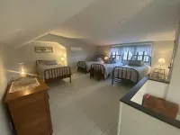 Modern Farmhouse, 3 bedrooms, 2 full baths, sleeps 8 Hotels in Adams County