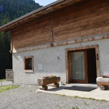 Chalet sleeps 14 with jacuzzi, 200m of Pré la Joux ski lift - Chatel Reservation