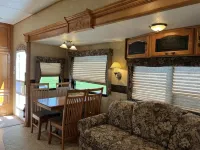 Lakeside 5th Wheel on beautiful Nelson Lake Hotels in Lenroot