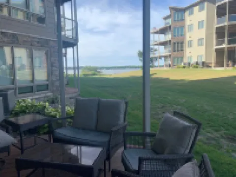 RARE Bridges Bay POOLSIDE condo with LAKE VIEW! - Sleeps 8