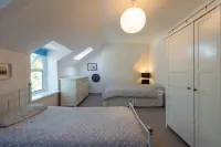 Large Victorian Terrace, Penarth (Cardiff) Hotels in Penarth