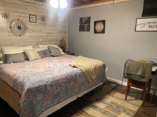 Spacious 1450 sf 2 BR Private Suite w/Dog Fe Hotels in Patoka Township