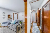 Adorable Downtown Loveland Chalet