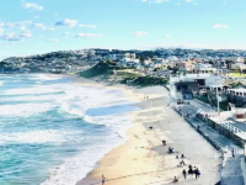 Beautiful Bar Beach - stay 300m to Sand & Surf. Walk to Cafes & Restaurants. Hotels in Merewether