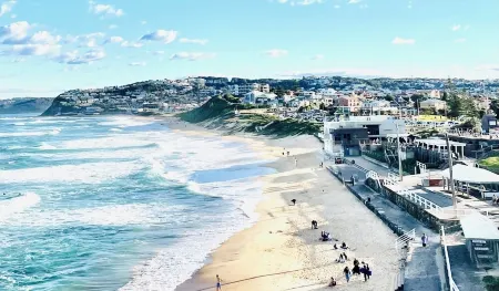 Beautiful Bar Beach - stay 300m to Sand & Surf. Walk to Cafes & Restaurants. Отели в г. Мерюэтер