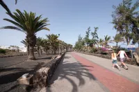 Newly renovated penthouse in a complex with pool on the seafront