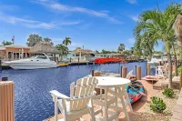 2 miles from the beach! Heated pool/Hot tub/free kayaks & so much more