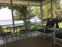 East Torch Lake cottage with beautiful sunsets! Hotels in Forest Home Township